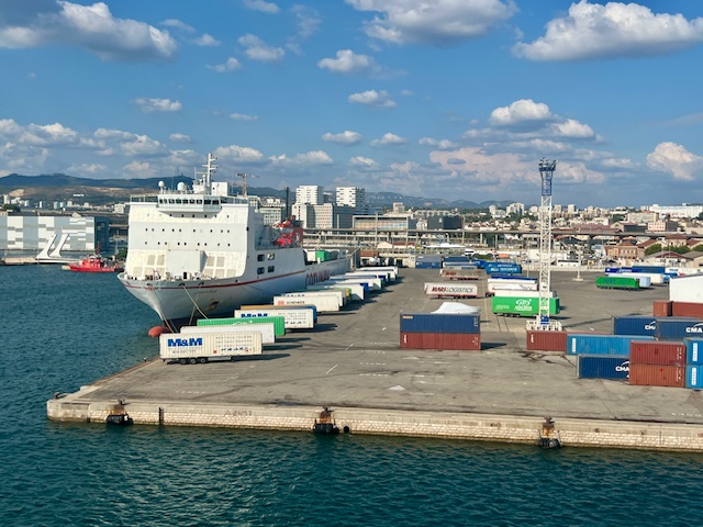 Port de Marseille-Fos : fret stable et passagers en hausse au premier semestre 2024