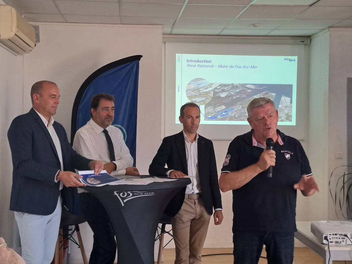 Jérôme Giraud (Elyse), Christophe Castaner (GPMM), Pascal Penicaud (Elyse) et René Raimondi (maire de Fos) ont souligné "le passage obligé de Fos" pour des grands projets de transition énergétique (Photo JC Barla)