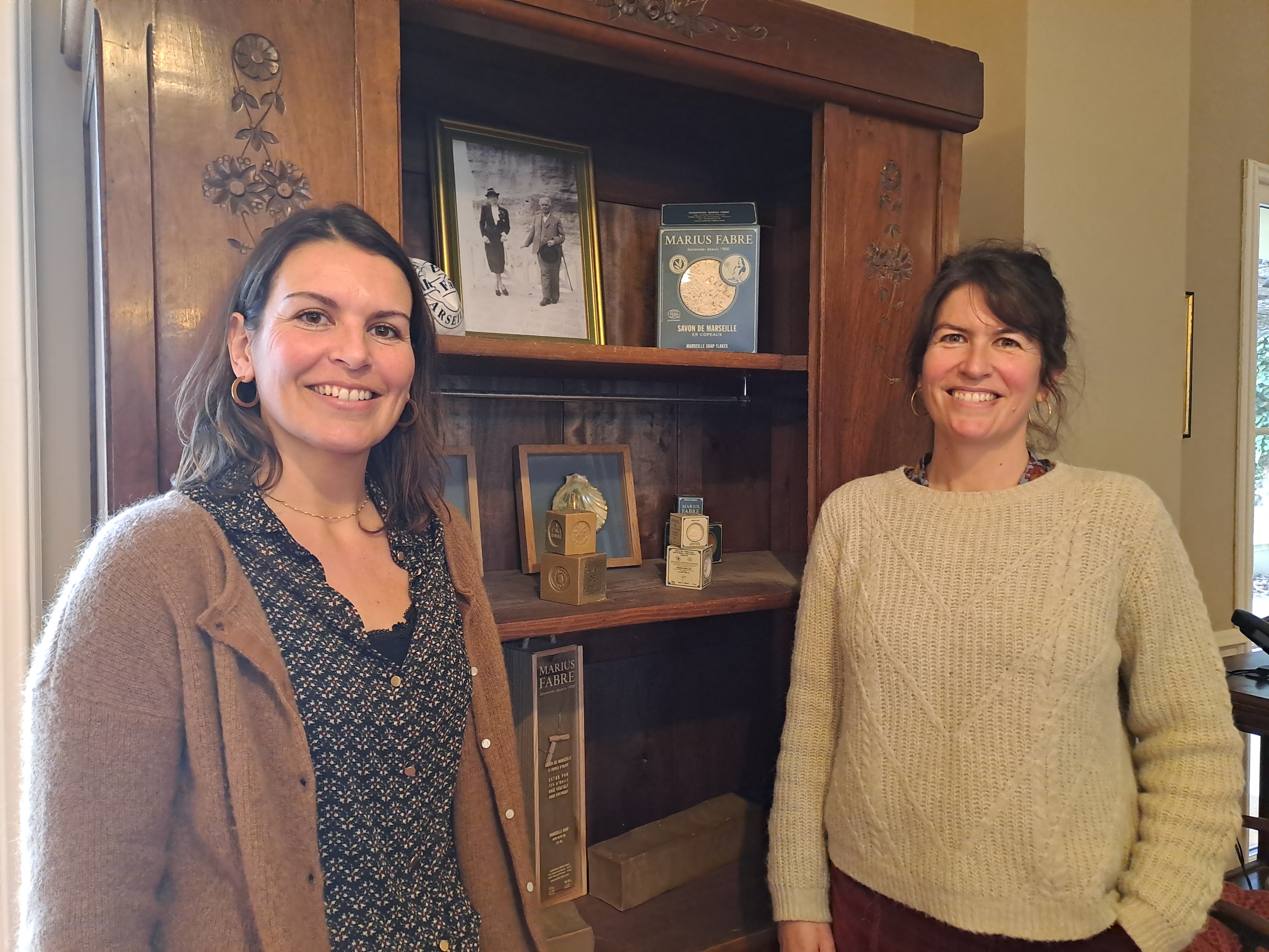 Marie et Julie Bousquet-Fabre sont la 4ème génération à faire grandir la savonnerie salonaise. (Photo JC Barla)