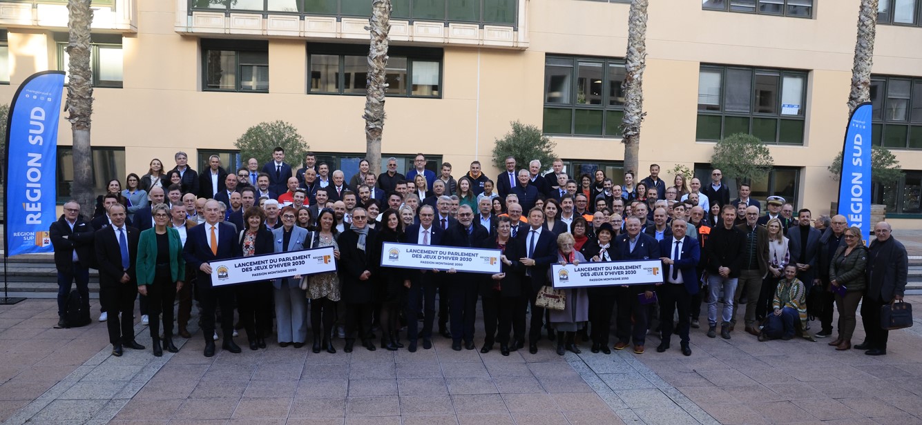 Les personnalités présentes au lancement du "Parlement des JO". (photo Guillaume Horcajuelo pour la Région sud)