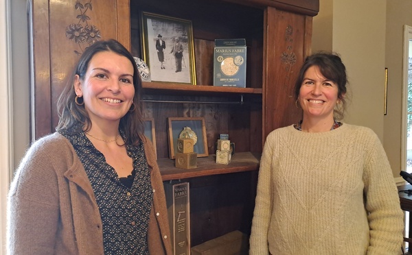 Marie et Julie Bousquet-Fabre sont la 4ème génération à faire grandir la savonnerie salonaise. (Photo JC Barla)